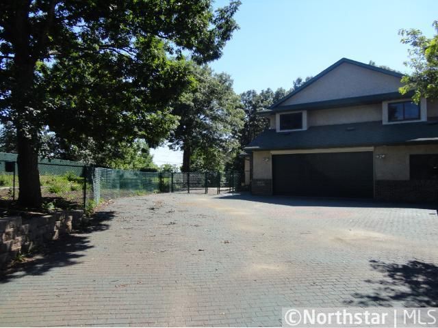 9257 Unity St NW, Coon Rapids, MN 55433