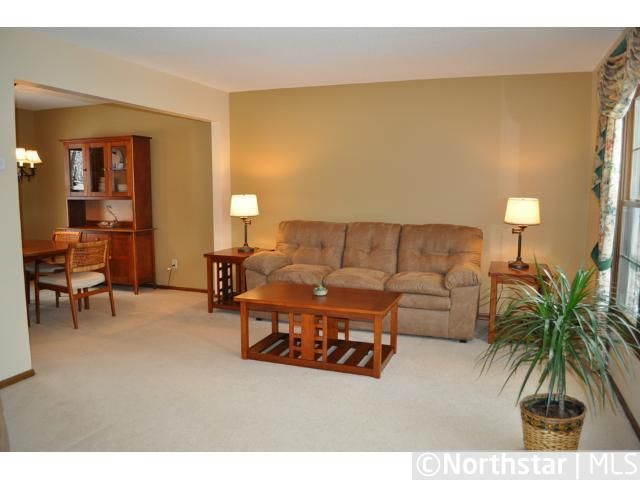 9485 Aspen Cir, Eden Prairie, MN 55347
