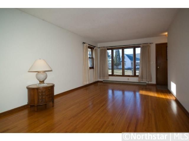 1614 Western Ave N, Saint Paul, MN 55117