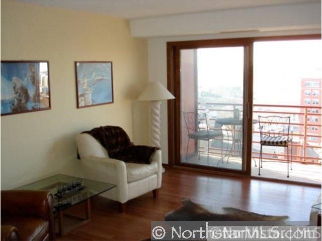 66 9th St E #2014R, Saint Paul, MN 55101