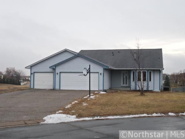 527 Mint Cir, Shakopee, MN 55379