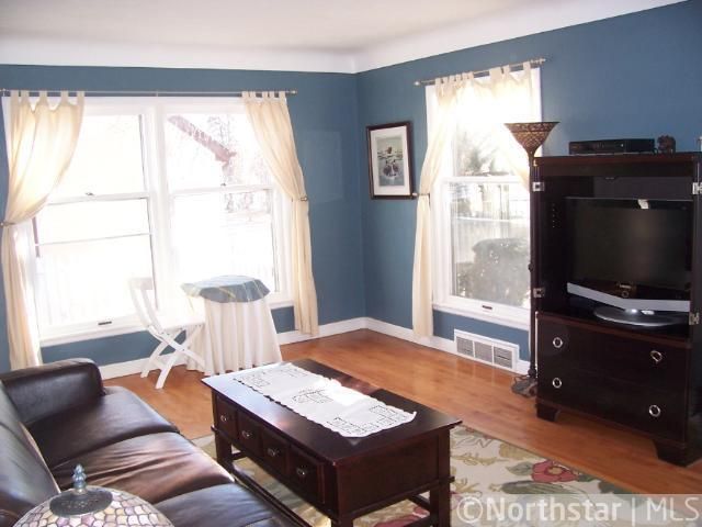979 Iowa Ave W, Saint Paul, MN 55117