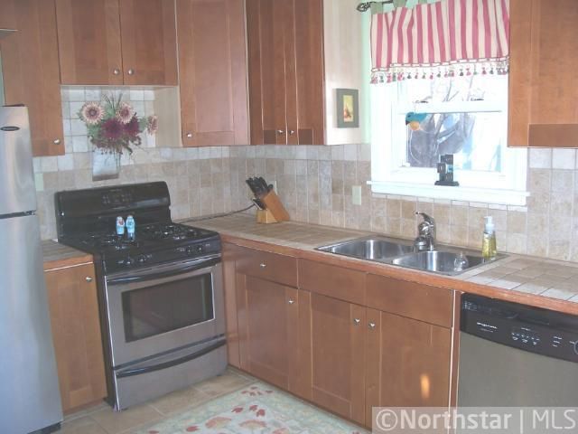 979 Iowa Ave W, Saint Paul, MN 55117