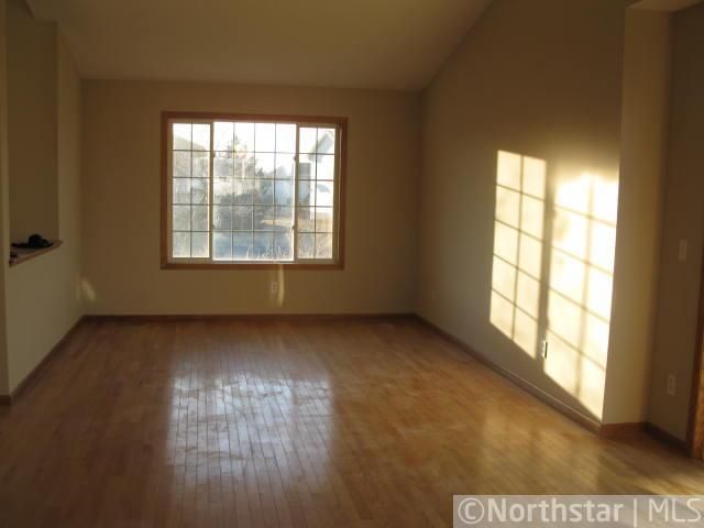7470 Wellington Dr, North Branch, MN 55056