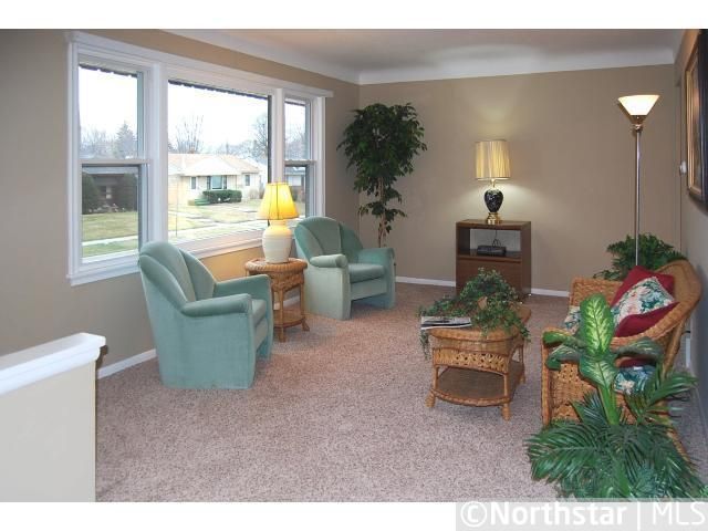 1589 Idaho Ave E, Saint Paul, MN 55106