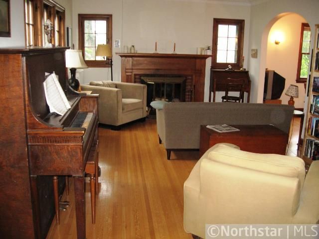 1948 E River Ter, Minneapolis, MN 55414