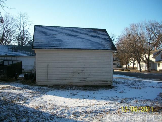 706 Glen St SW, Hutchinson, MN 55350