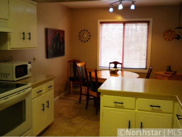 2352 Montana Ave E, Maplewood, MN 55119