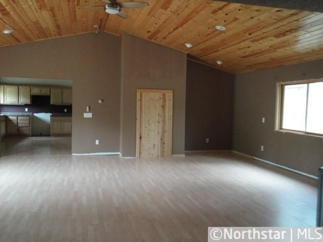 24291 White Oak Dr, Sandstone, MN 55072