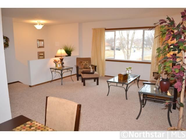 12865 Pilgrim Ln N, Champlin, MN 55316
