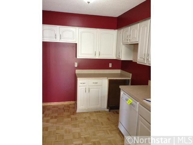 13950 Herald Ct, Apple Valley, MN 55124