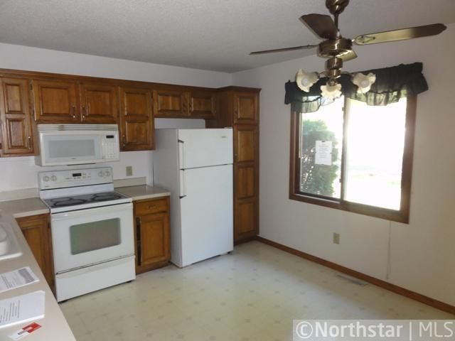8207 Thomas Ave N, Brooklyn Park, MN 55444