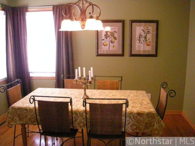 2781 Spy Glass Dr, Chaska, MN 55318