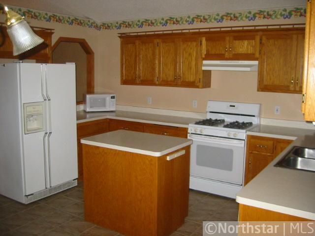 7646 Sherwood Rd, Woodbury, MN 55125