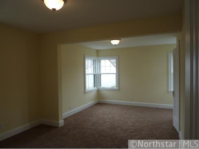 1332 E Highland Pw E, Saint Paul, MN 55116