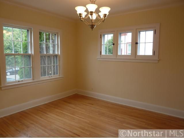 1332 E Highland Pw E, Saint Paul, MN 55116