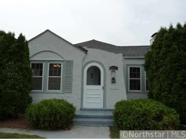 1332 E Highland Pw E, Saint Paul, MN 55116