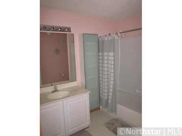 2227 Creekside Ct, Eagan, MN 55122