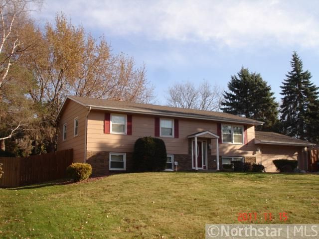 2968 Furness St, Maplewood, MN 55109