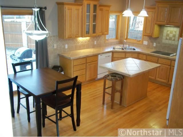 2477 Arlington Ave E, Maplewood, MN 55119