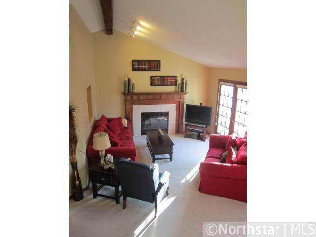 876 Winterberry Ct, Woodbury, MN 55125