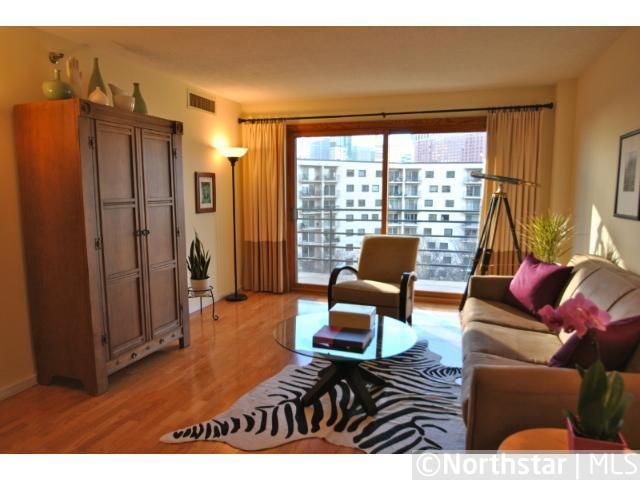 1225 Lasalle Ave #903, Minneapolis, MN 55403