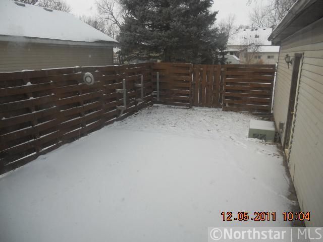 302 S Nicollet St, Winthrop, MN 55396
