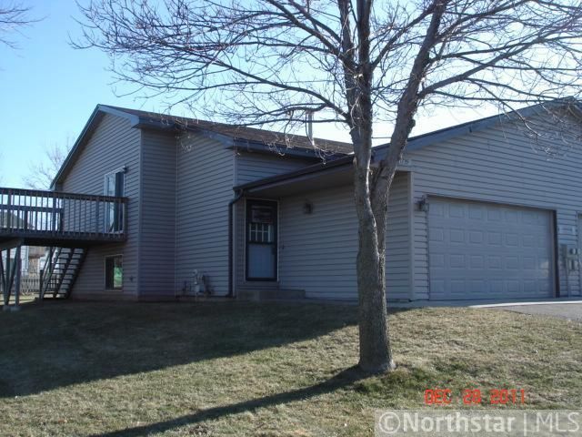 1739 Hale Ave N, Oakdale, MN 55128