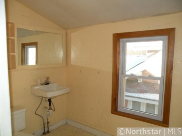 2622 Queen Ave N, Minneapolis, MN 55411