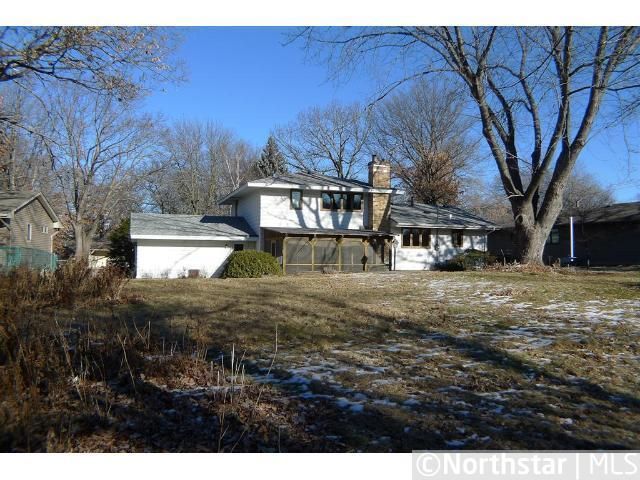 1040 Carlton Dr, Shoreview, MN 55126
