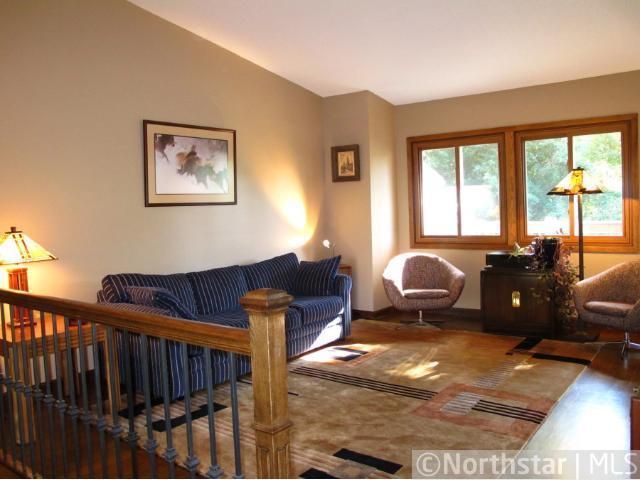 18325 Creeks Bend Dr, Minnetonka, MN 55345