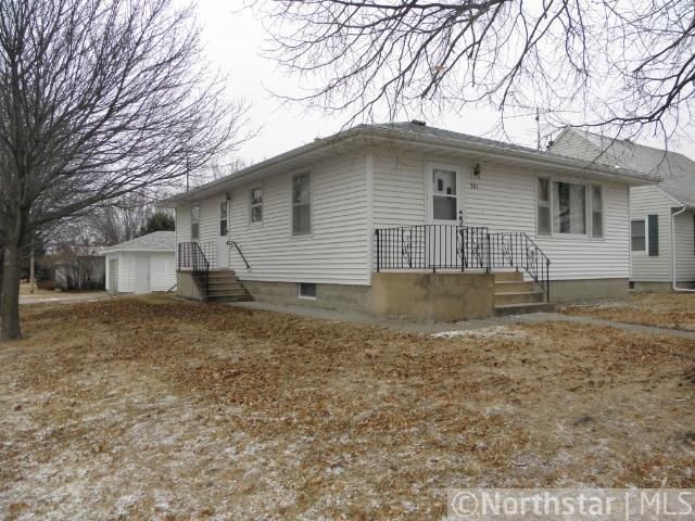 321 3rd St NW, New Richland, MN 56072