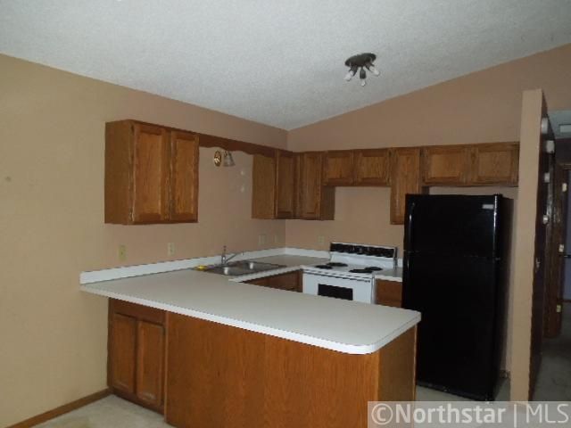2355 Grenadier Ave N, Oakdale, MN 55128