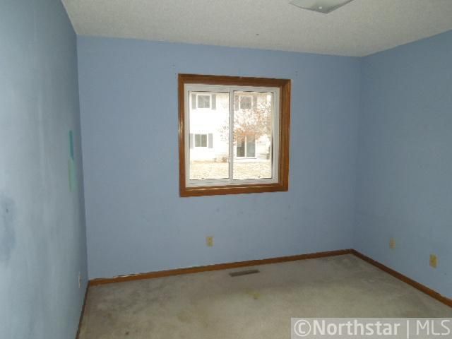 2355 Grenadier Ave N, Oakdale, MN 55128