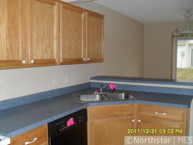 2275 Cascade Dr #19, Shakopee, MN 55379