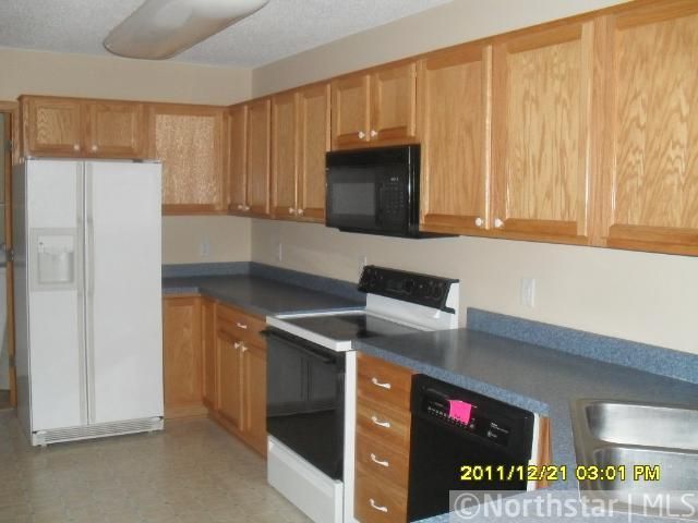 2275 Cascade Dr #19, Shakopee, MN 55379