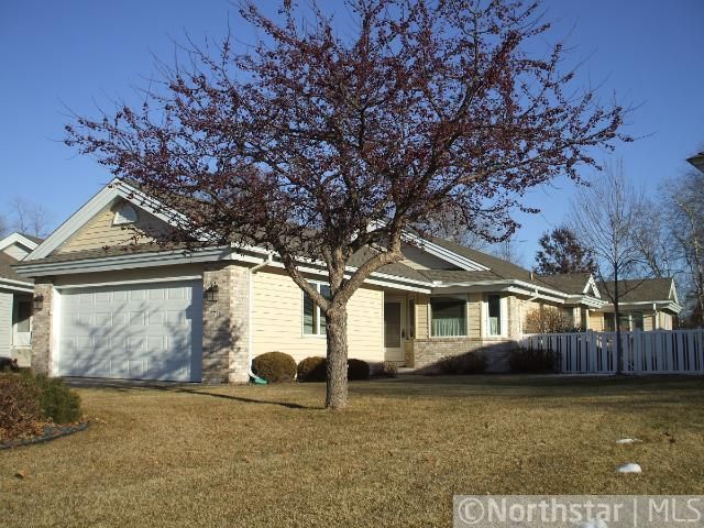 5726 Heather Ridge Dr, Shoreview, MN 55126