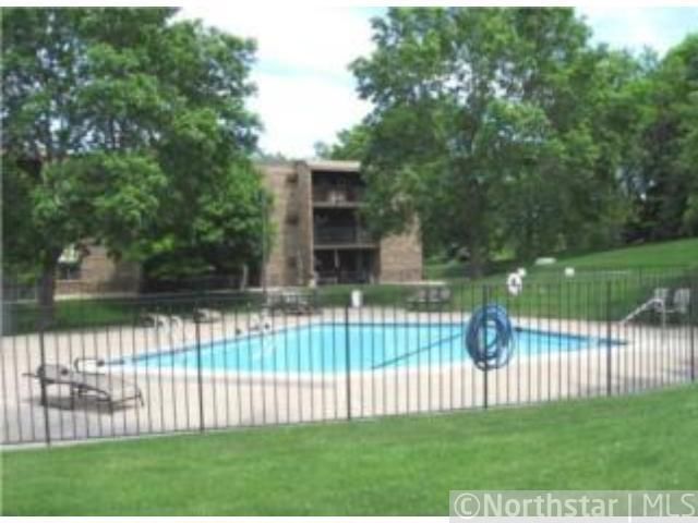 35 Nathan Ln #119, Plymouth, MN 55441