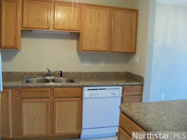 2231 Penn Pl #221, North Saint Paul, MN 55109
