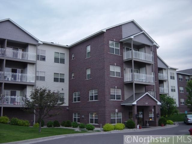 2231 Penn Pl #221, North Saint Paul, MN 55109