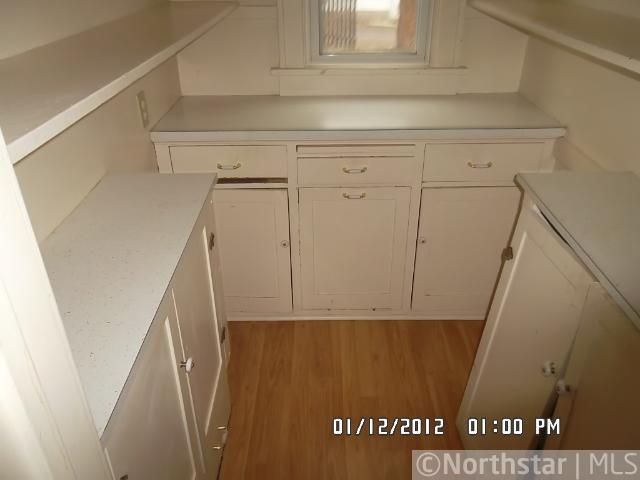 1135 Hawthorne Ave E, Saint Paul, MN 55106