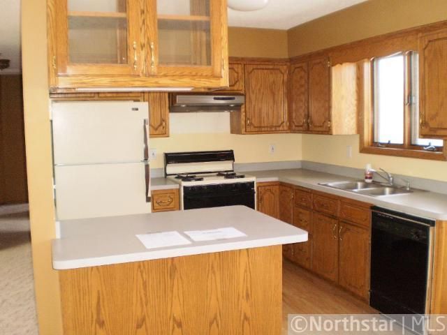 808 Cedar St, Isanti, MN 55040