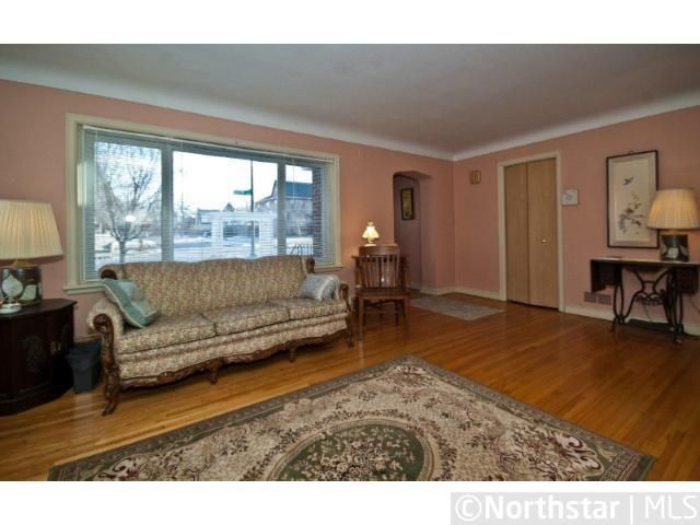 1409 Edgerton St, Saint Paul, MN 55130