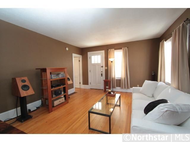 2037 Bush Ave E, Saint Paul, MN 55119