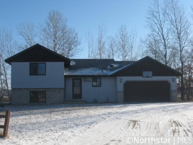 6257 Cougar Trl, North Branch, MN 55056
