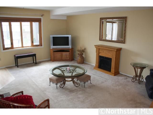 1716 Mcknight Ln #53, Maplewood, MN 55109