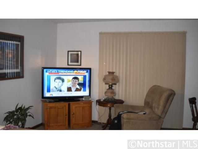 555 N Cordova Ave, Le Center, MN 56057