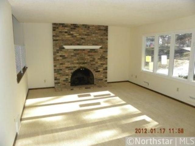 10 Walden St, Burnsville, MN 55337