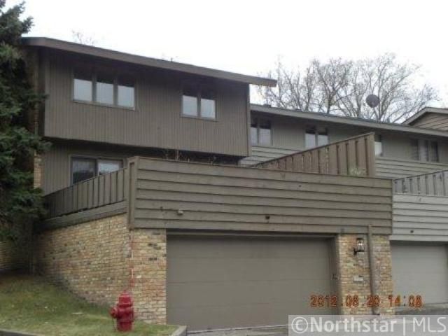 10 Walden St, Burnsville, MN 55337
