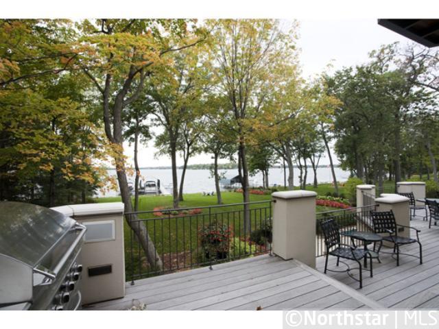 75 Clay Cliffe Dr, Excelsior, MN 55331